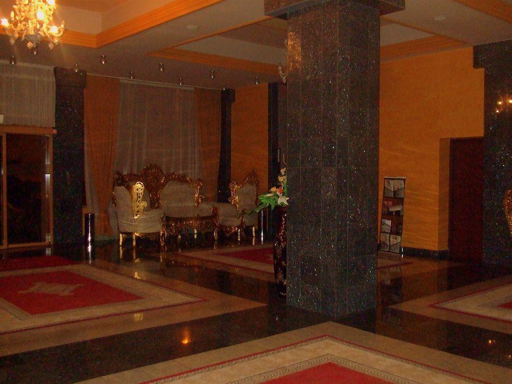 Hotel Ambassador Бая Маре Екстериор снимка